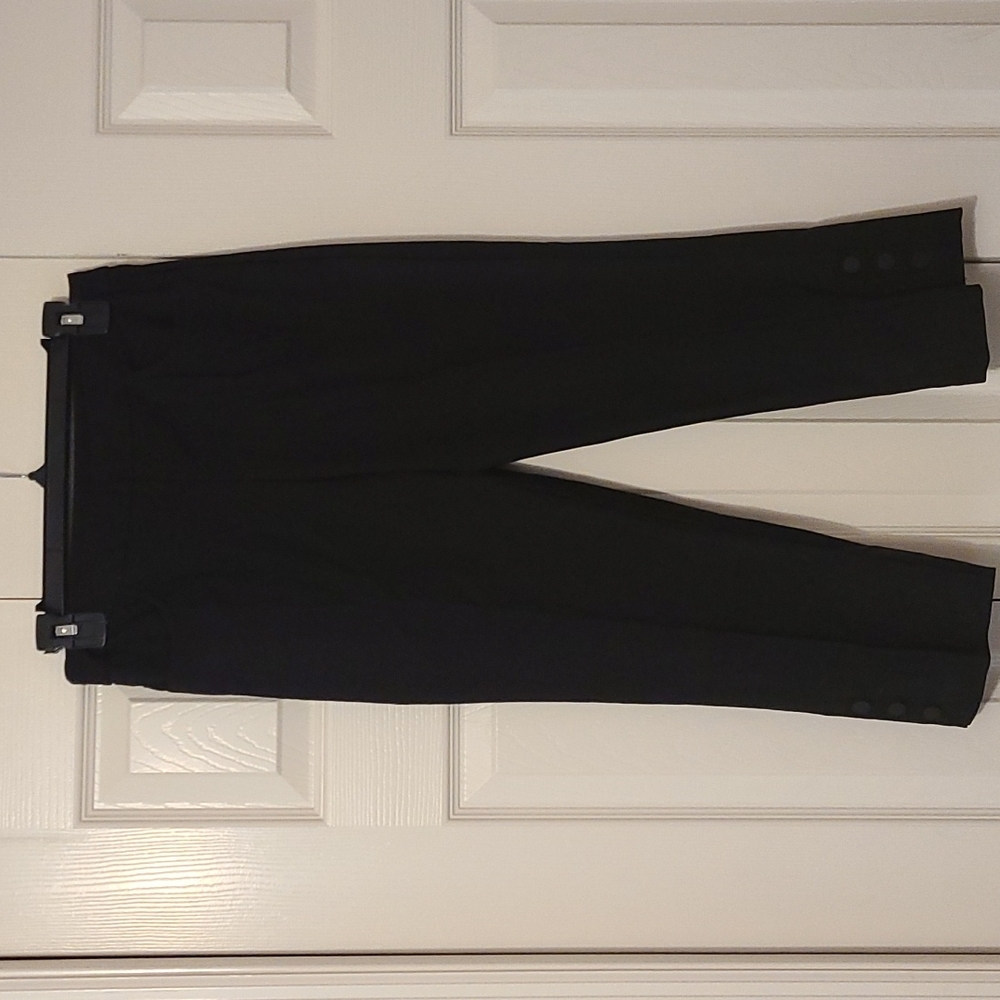 MacandMe black Capris size 6